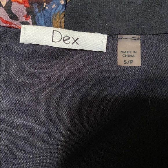 Dex navy floral wrap top size small - Picture 4 of 6
